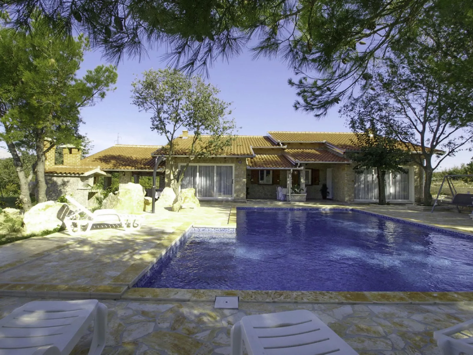 Villa Sandra-Outside