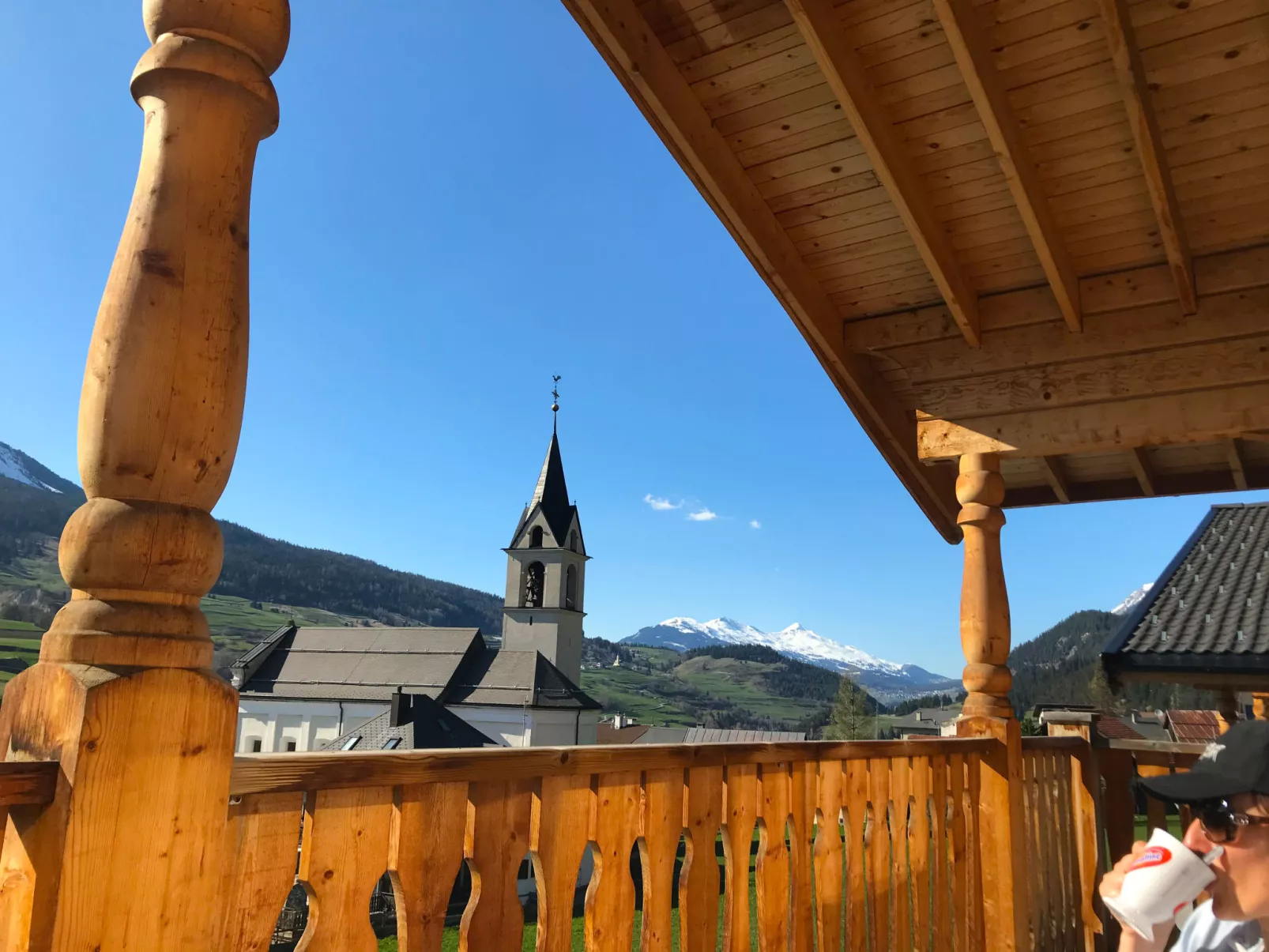 Sur Baselgia-Draußen