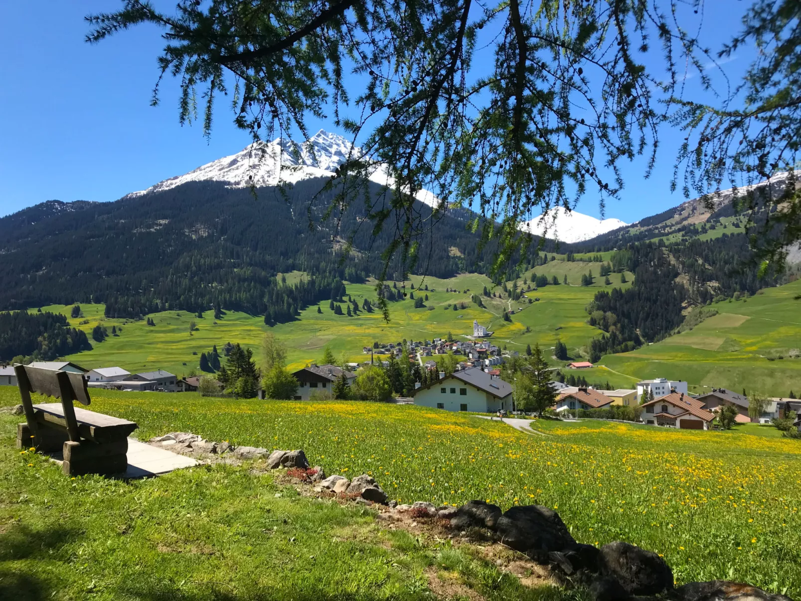 Sur Baselgia-Draußen
