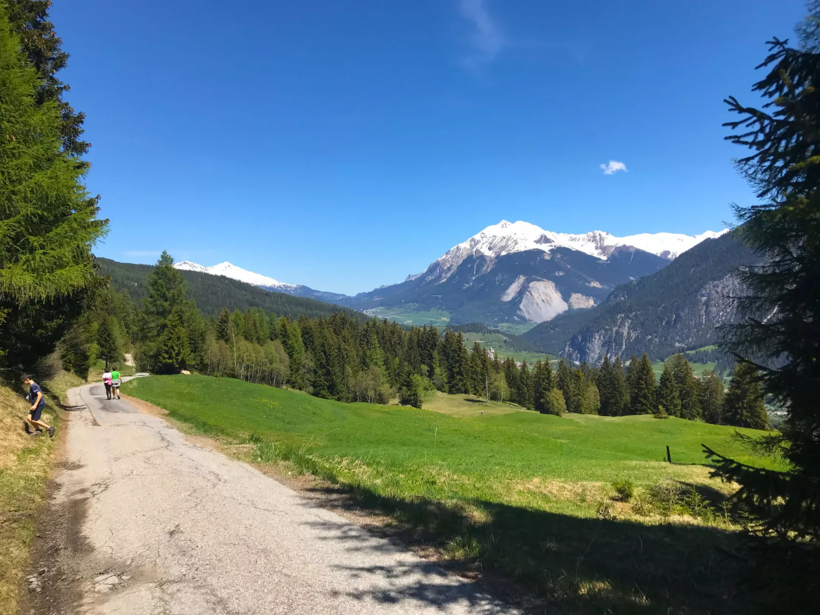 Sur Baselgia-Draußen