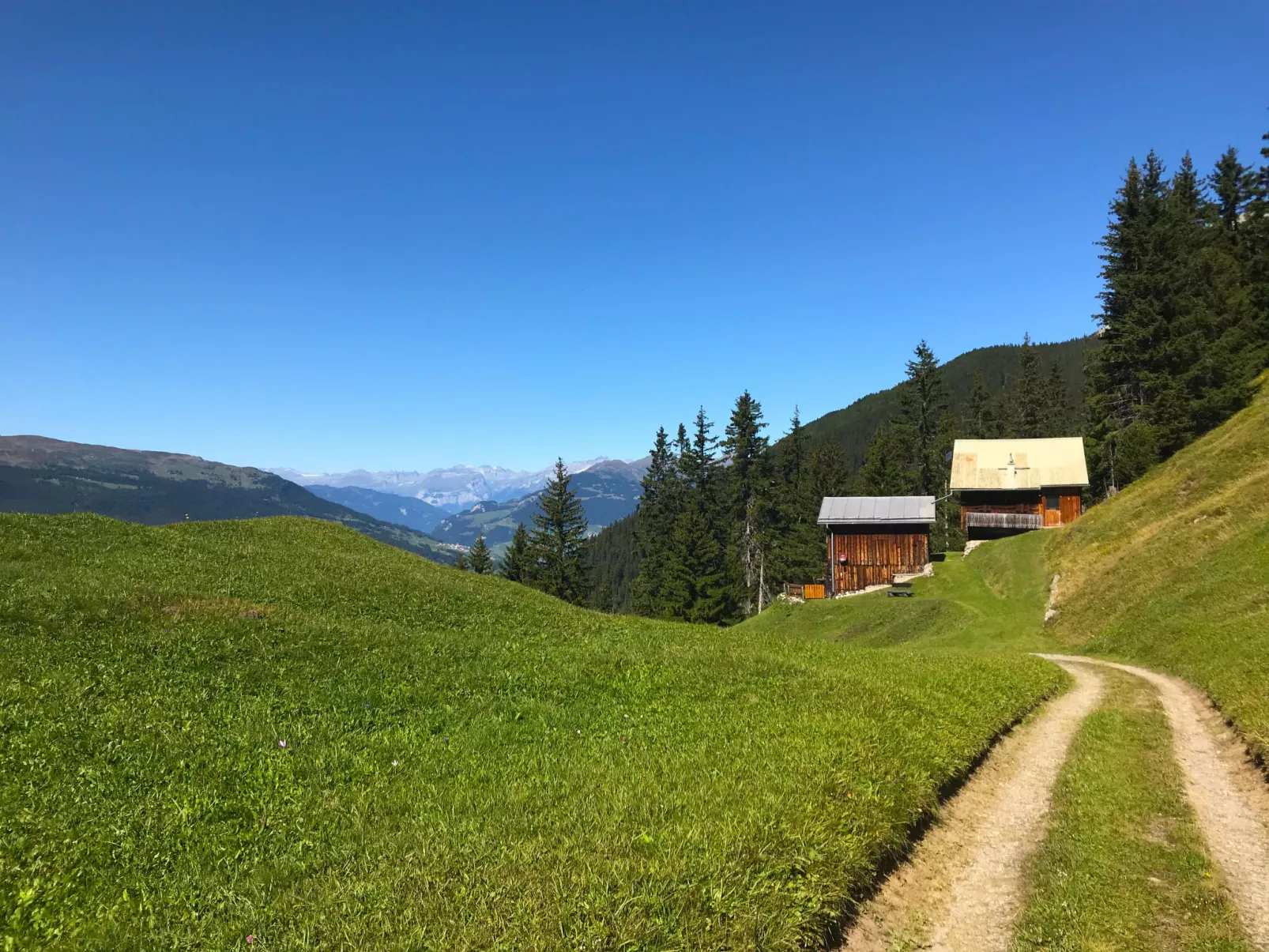 Sur Baselgia-Draußen