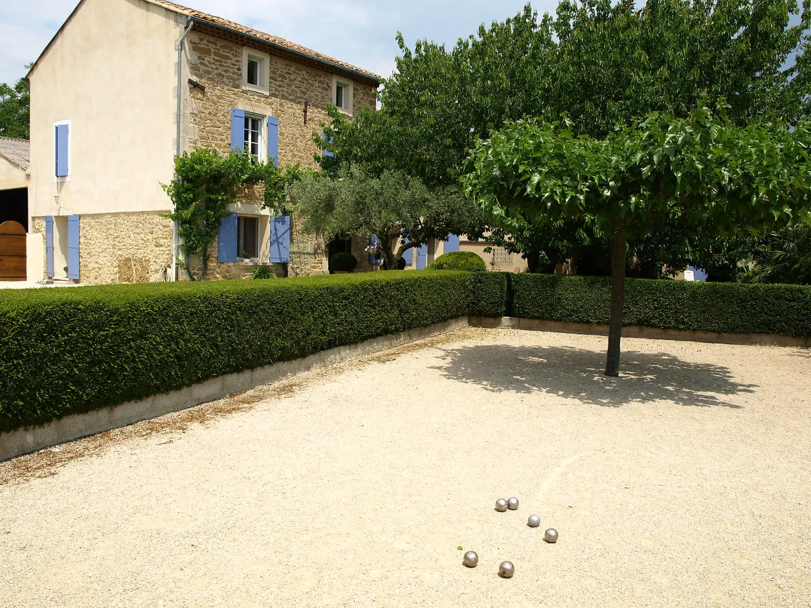 De la Roque-Outside