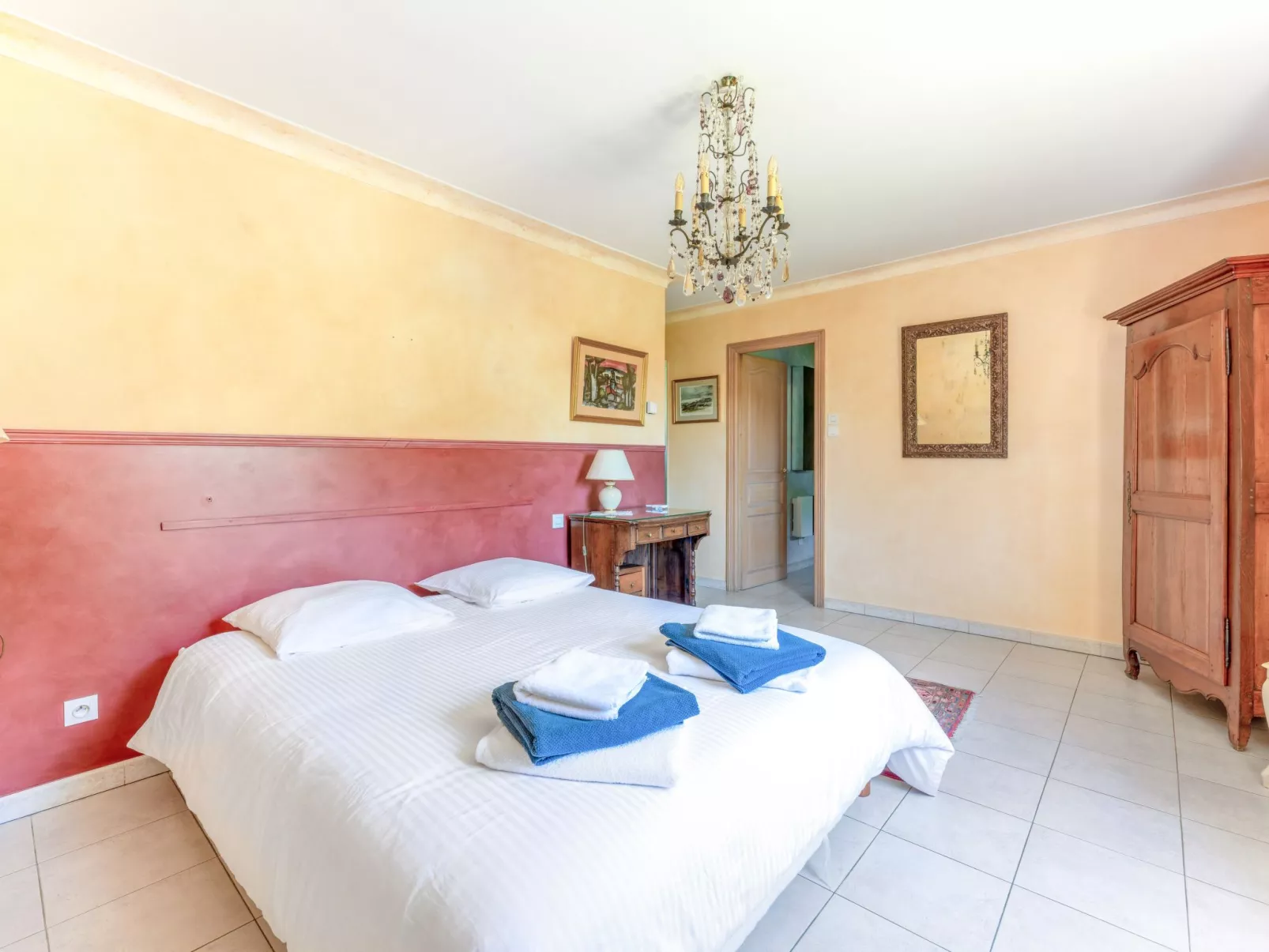 La Noria-Inside