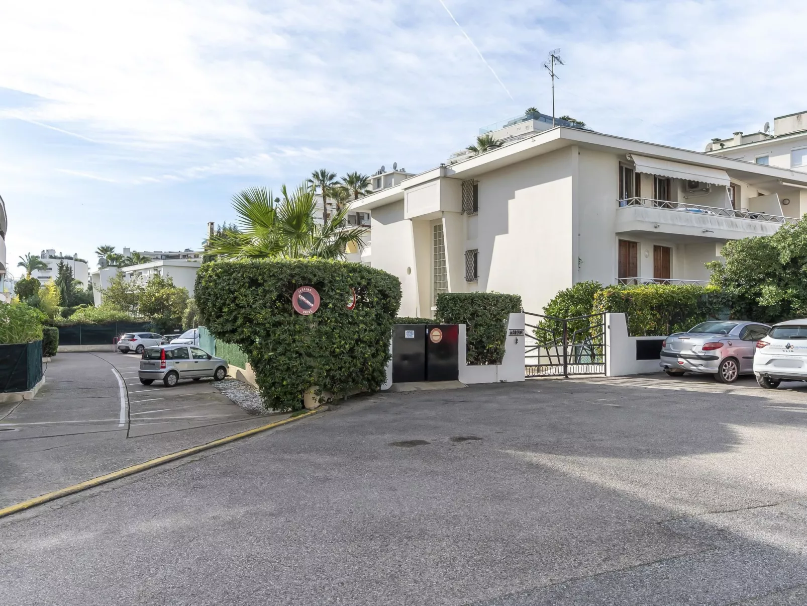 Le Marlyne 2-Outside
