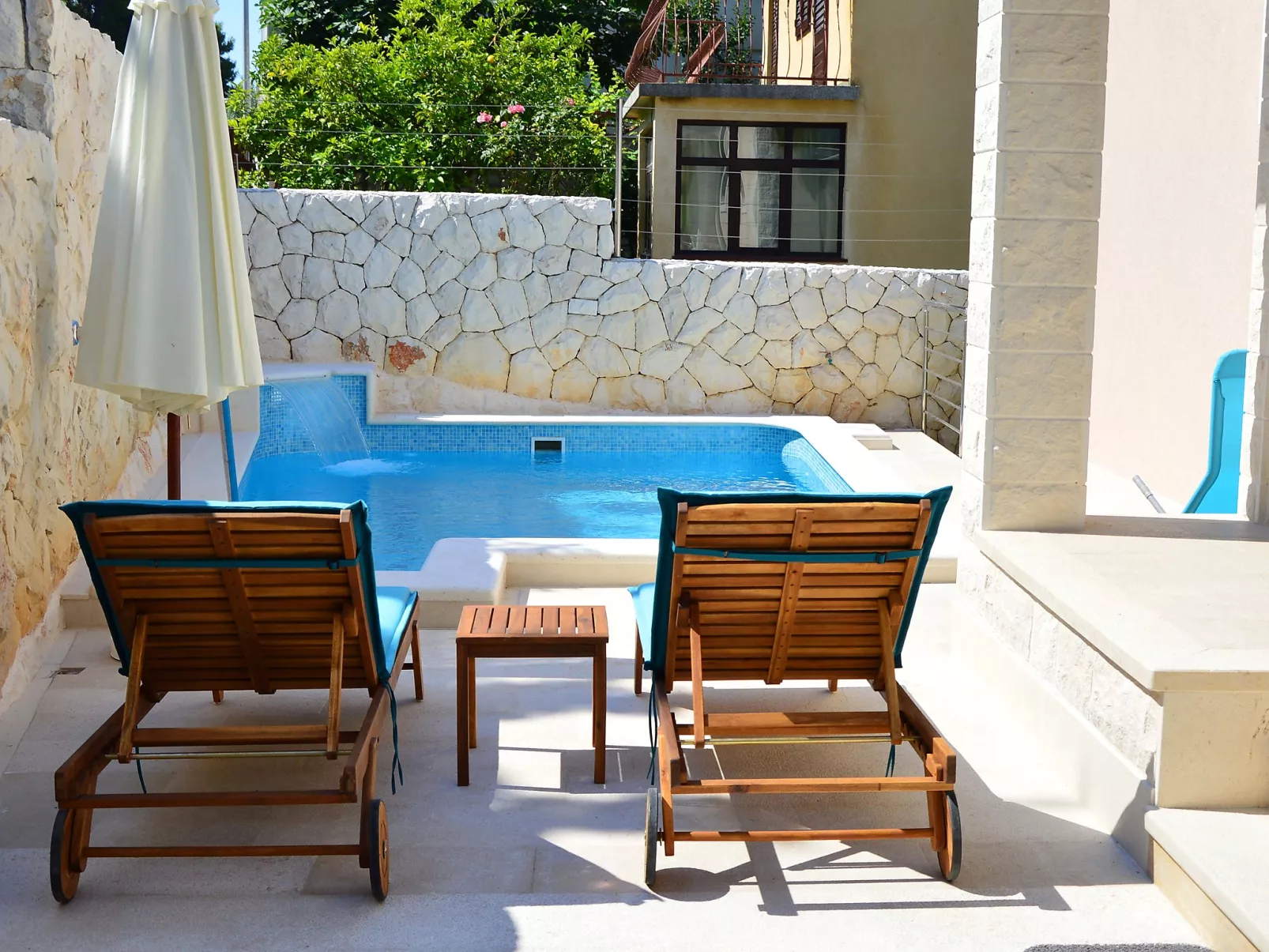 Villa Mustra-Outside