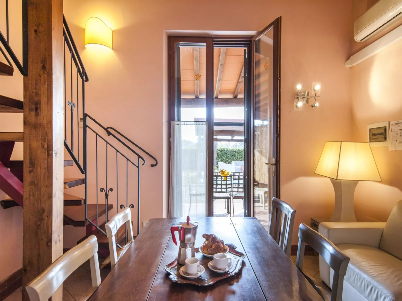 Le Capanne III-Inside
