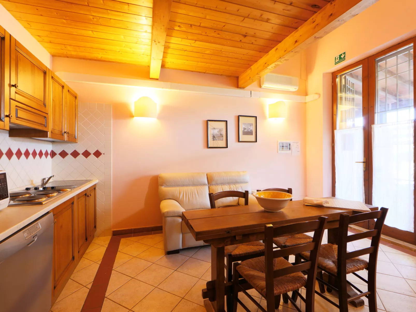 Le Capanne III-Inside