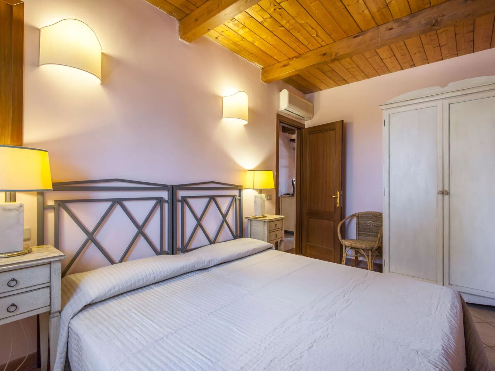 Le Capanne III-Inside