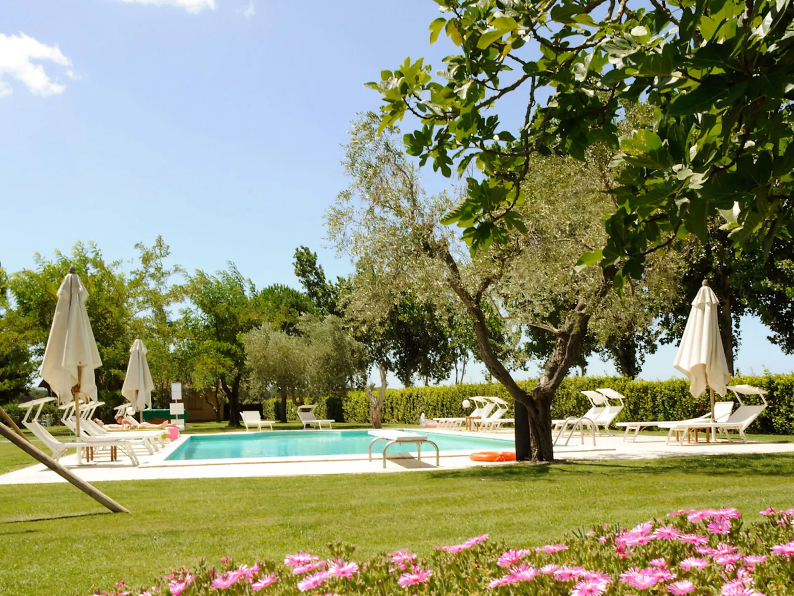 Le Capanne III-Outside