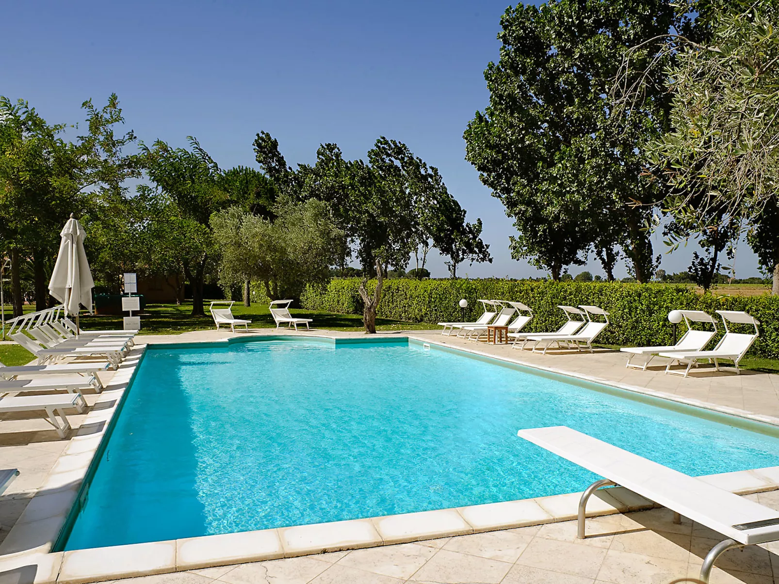 Le Capanne III-Outside