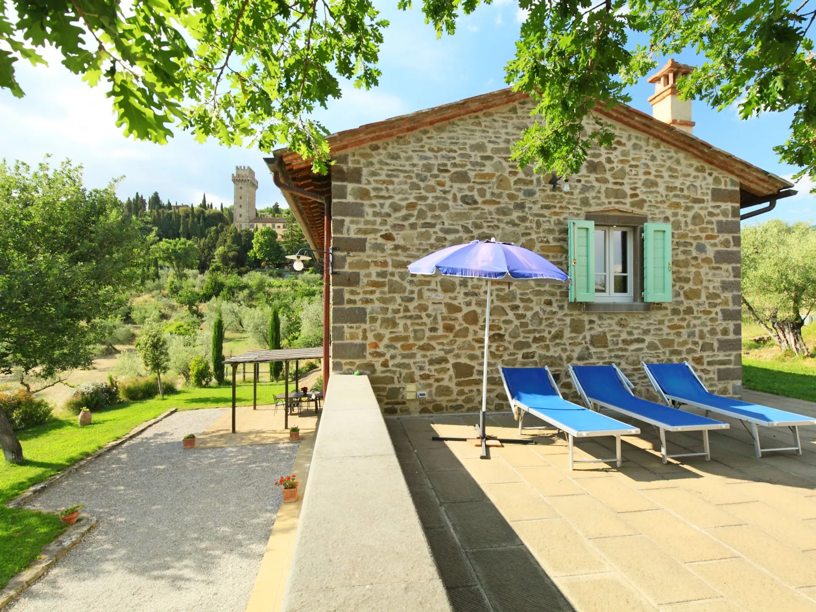 Cortona Sunshine-Outside