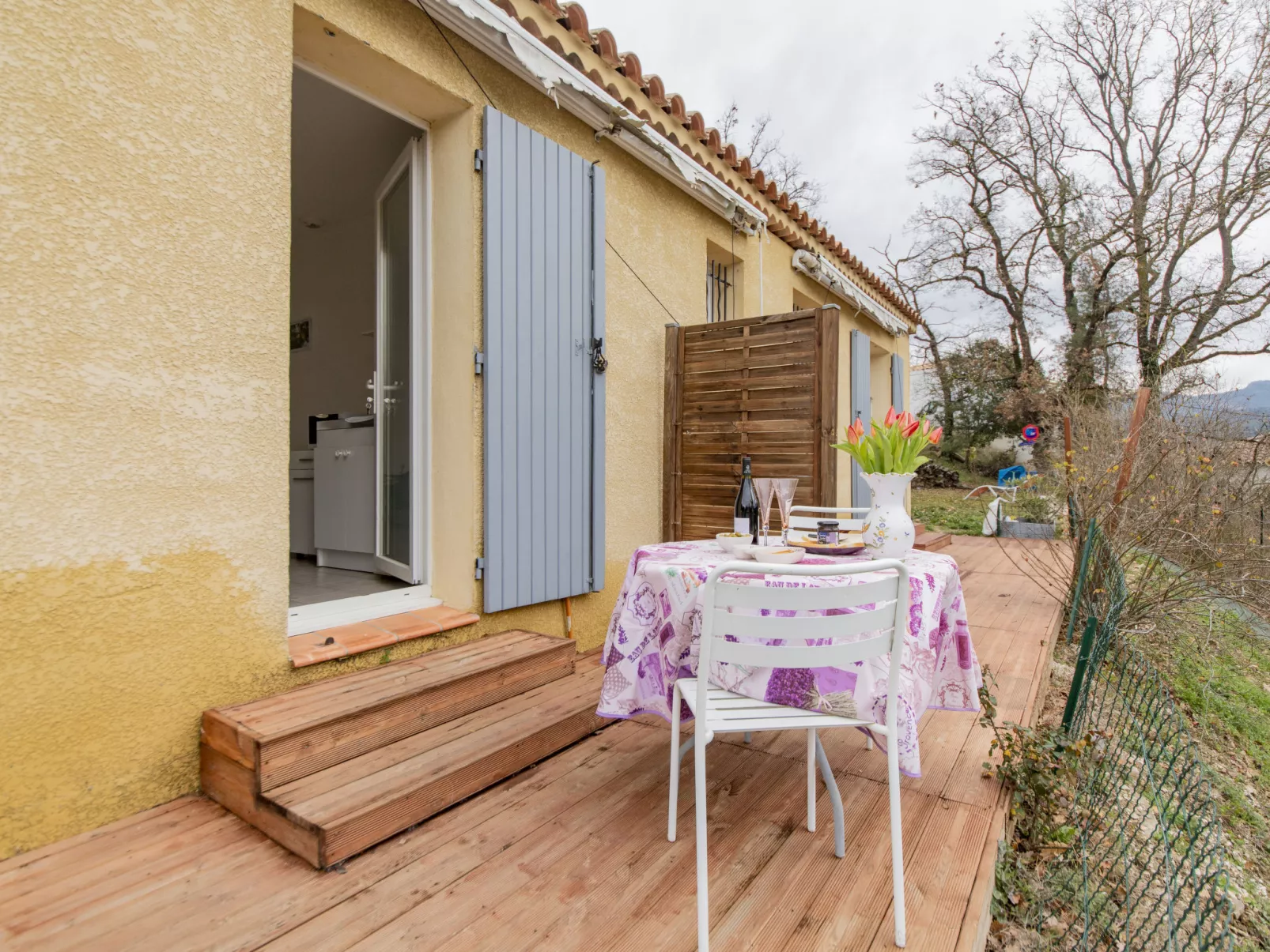 Le petit Verdillon-Outside