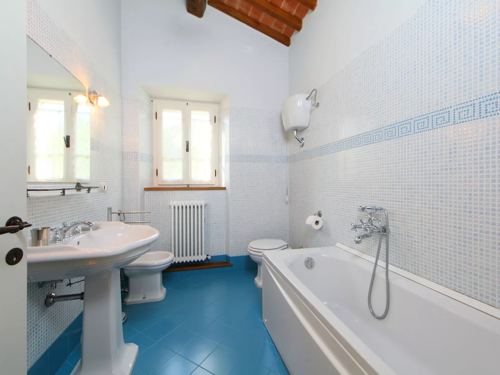 Cortona Sunshine-Inside