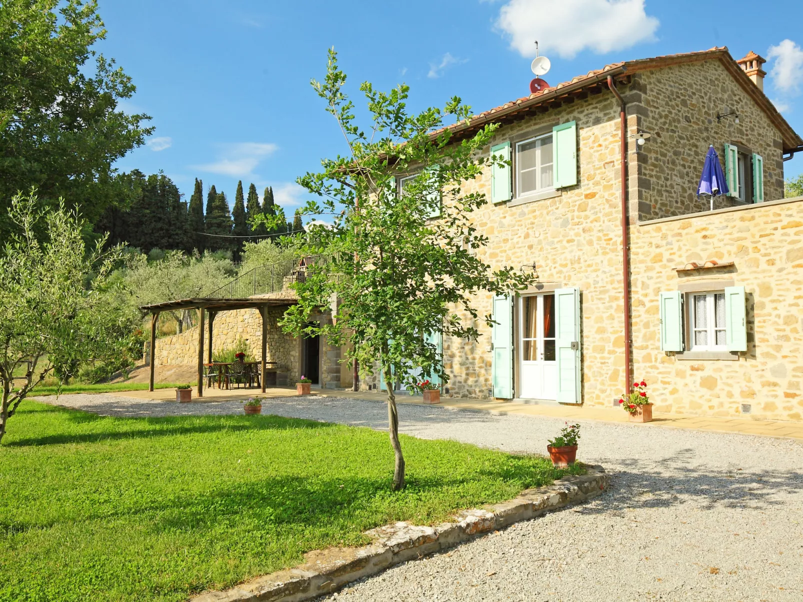 Cortona Sunshine-Outside