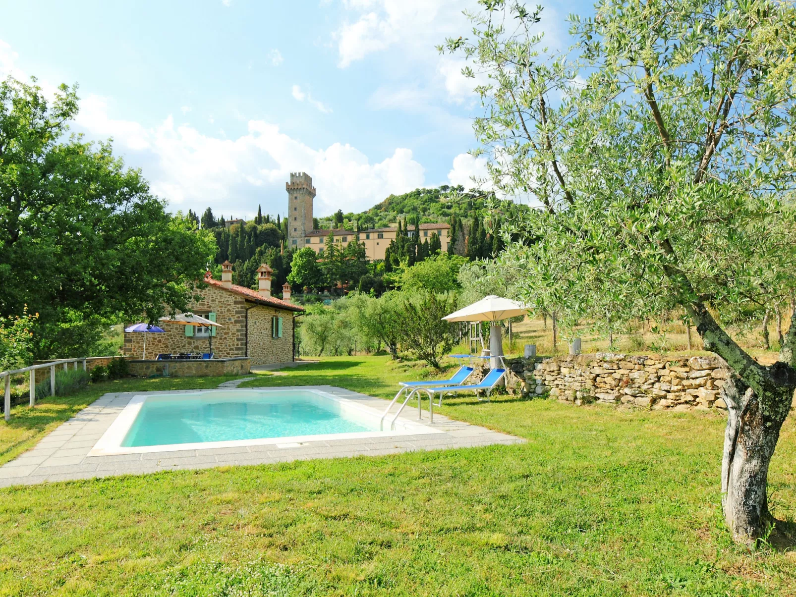 Cortona Sunshine-Outside