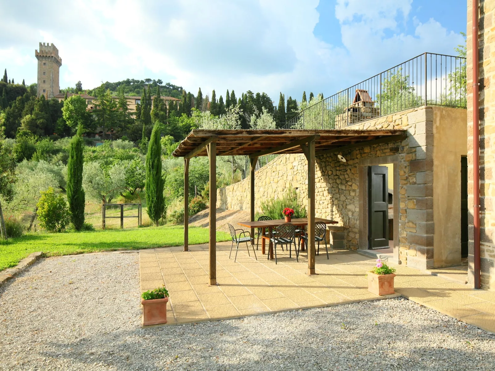 Cortona Sunshine-Outside