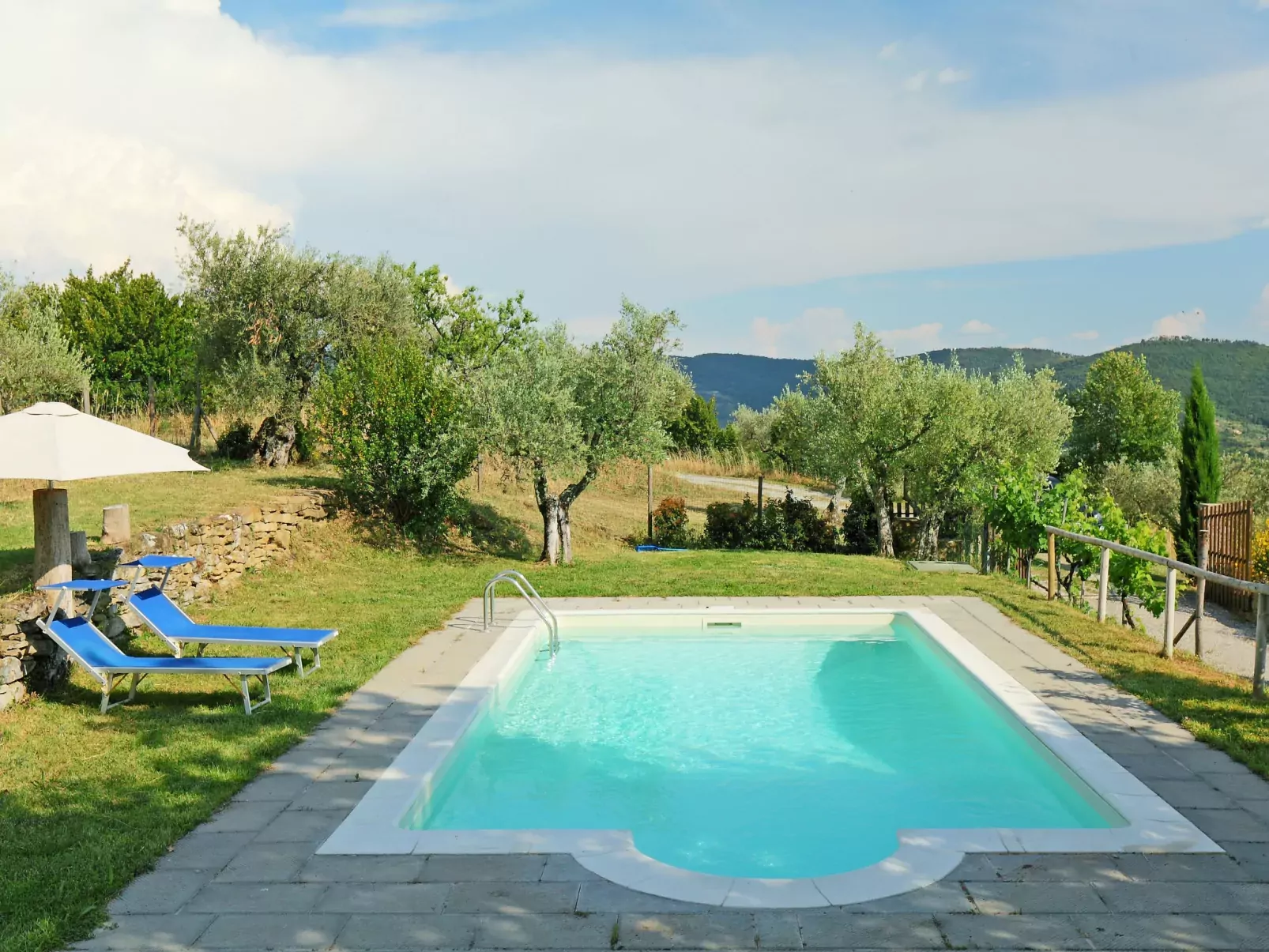 Cortona Sunshine-Outside