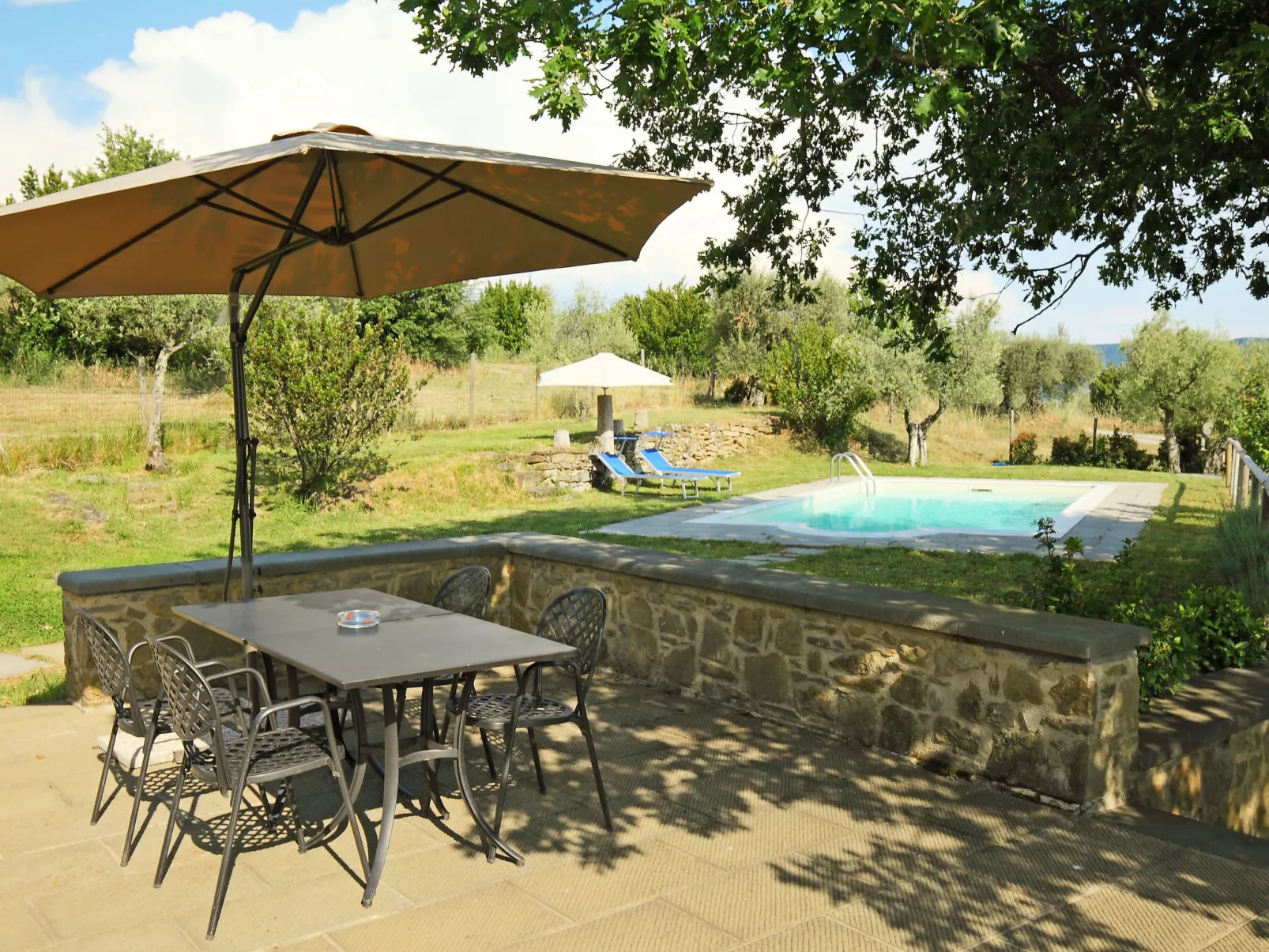 Cortona Sunshine-Outside