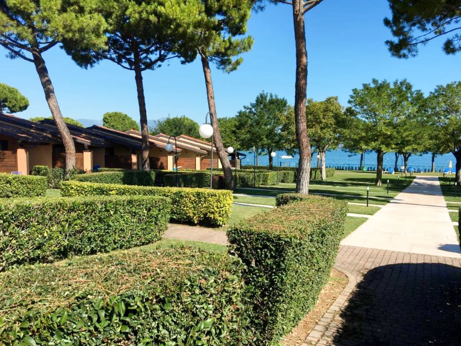 Front Lake Resort Le Corti del Lago-Outside