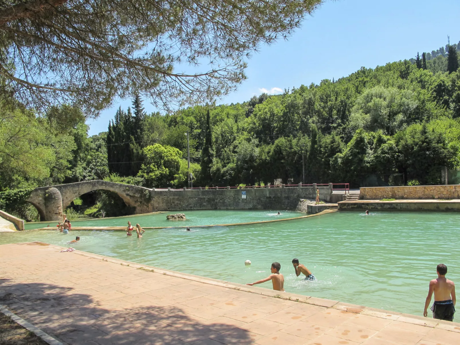 Les Eaux Claires-Area