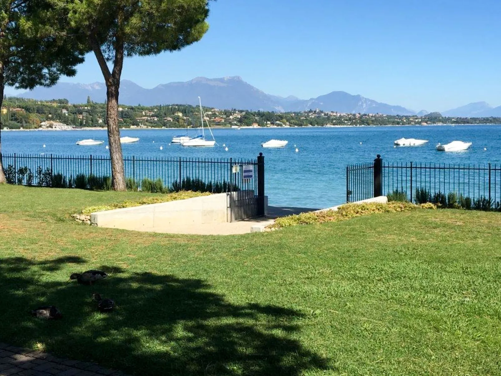 Front Lake Resort Le Corti del Lago-Outside