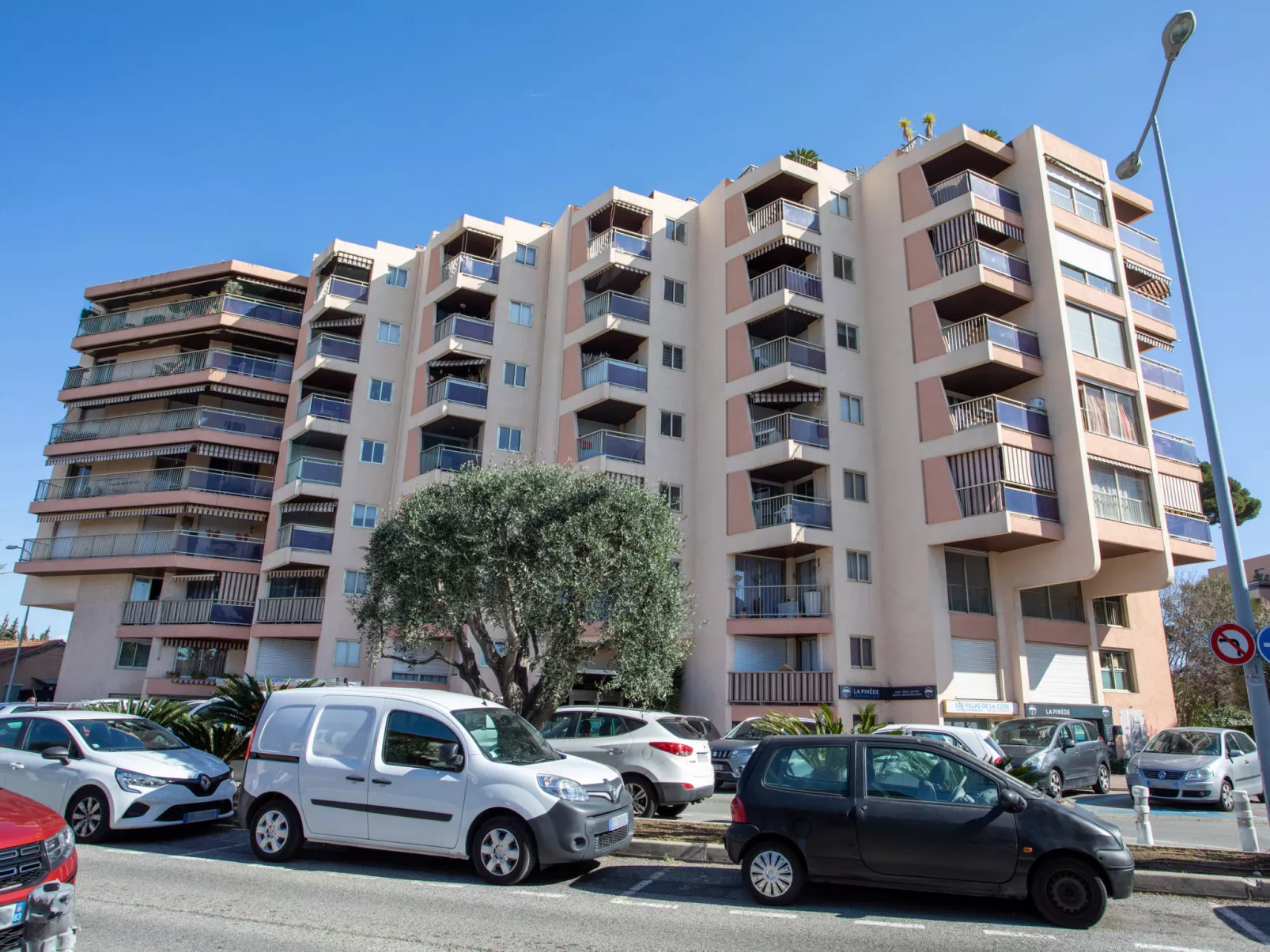 Le Baccara-Outside