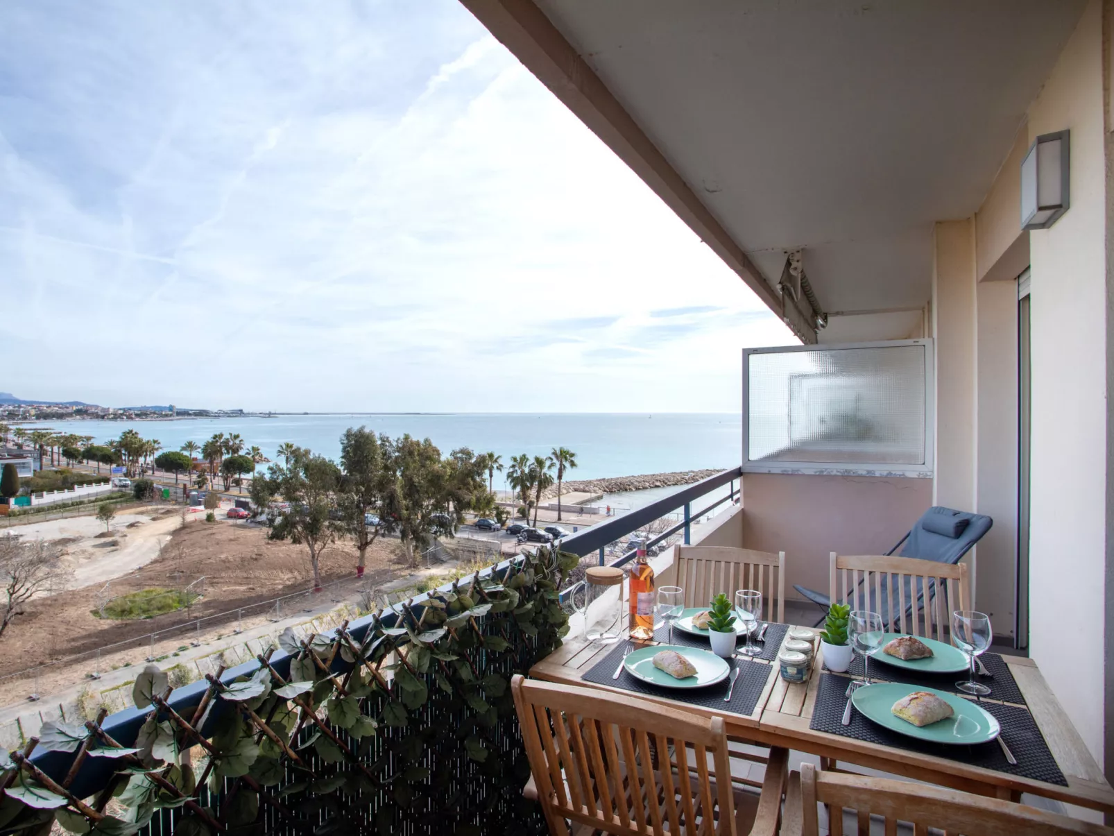 Le Cagnes Beach-Outside