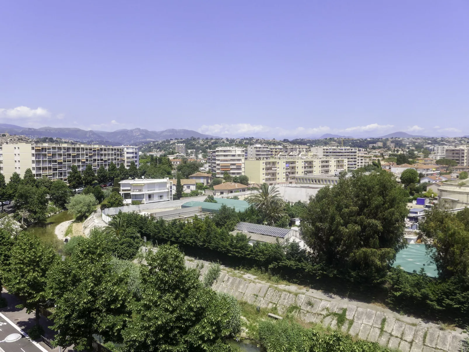 Le Cagnes Beach-Outside