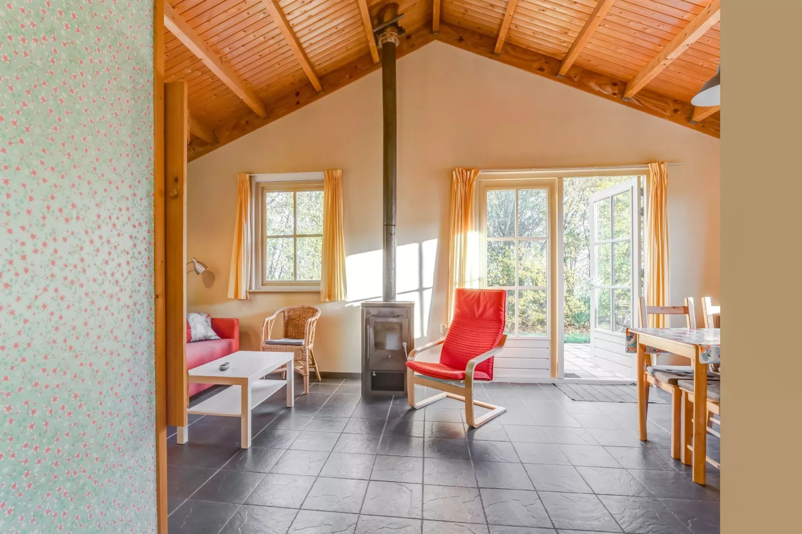 Vakantiehuisje 5 Aarde Groene Camping Lage Zwaluwe-Wohnzimmer