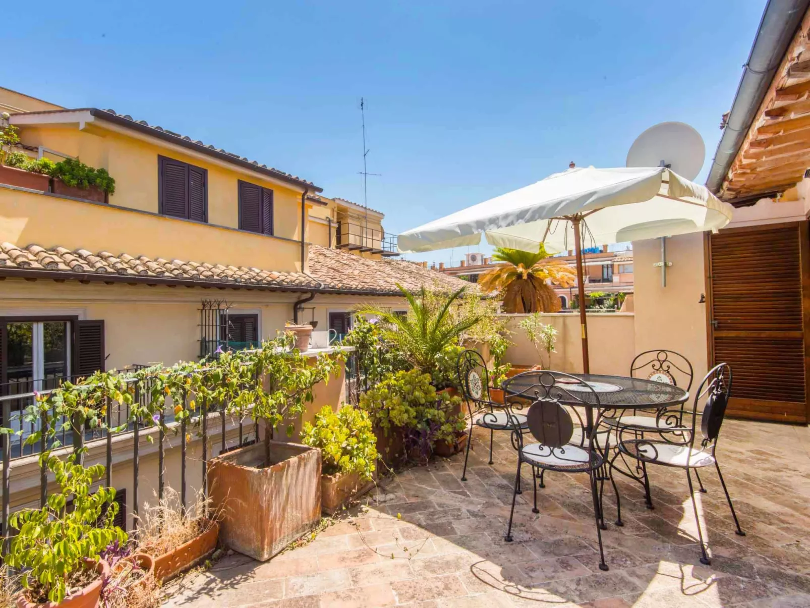 Charming Terrace-Outside