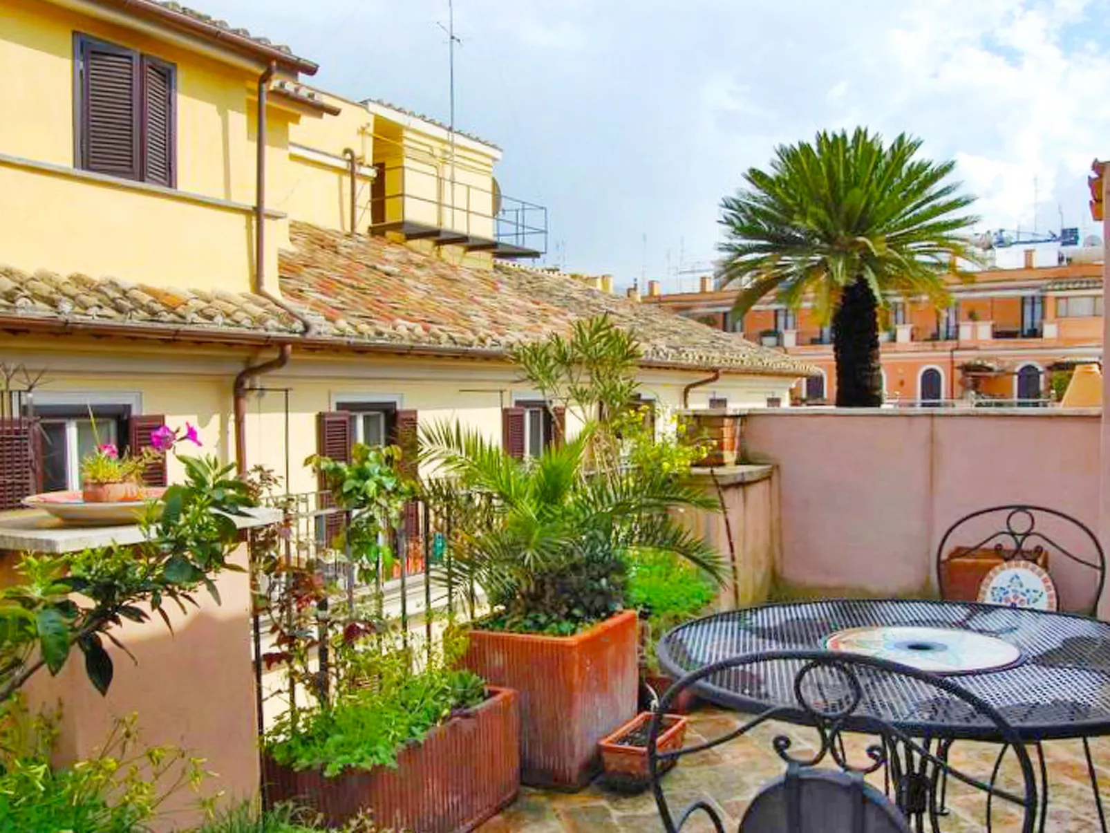 Charming Terrace-Outside