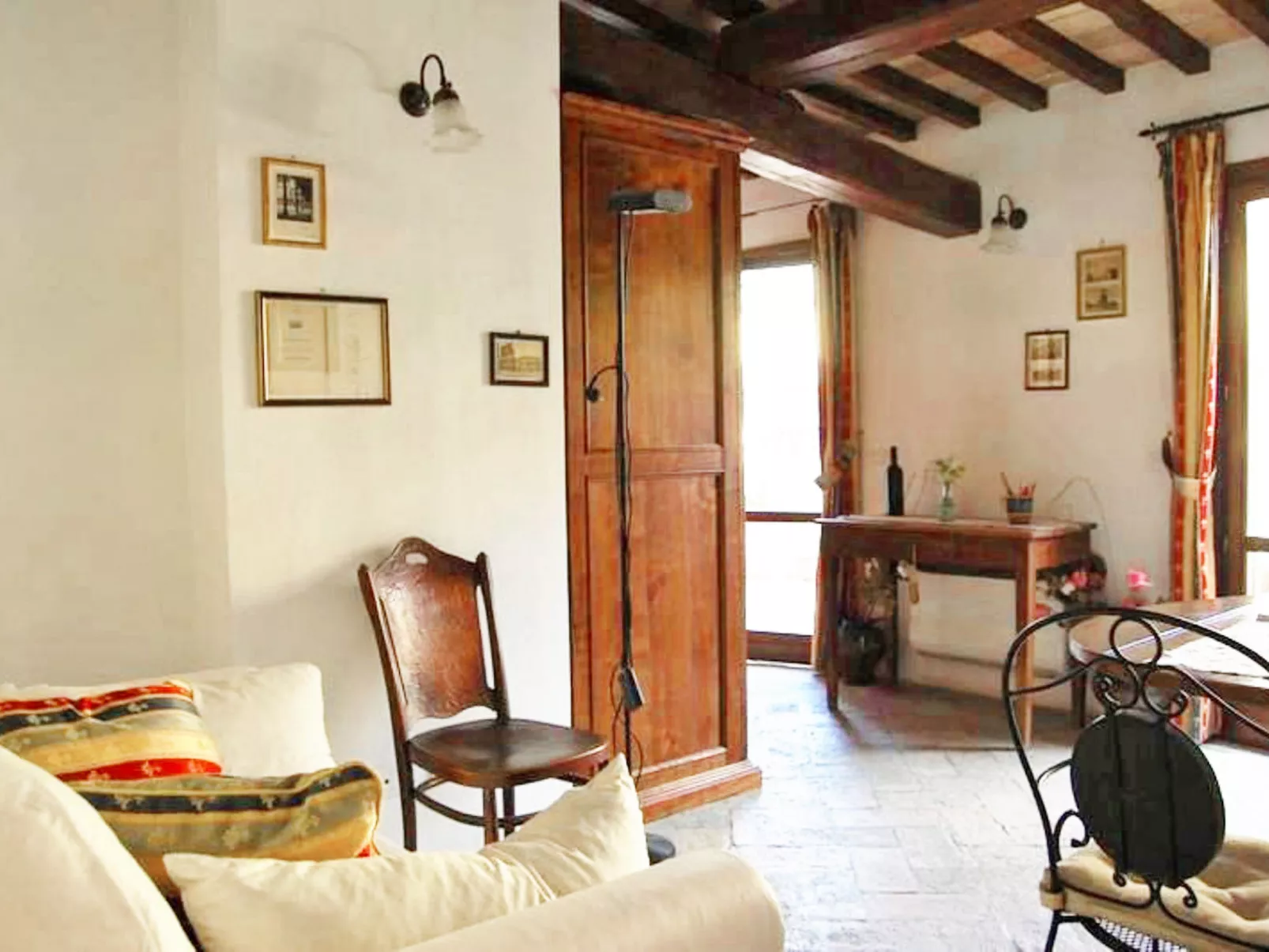 Charming Terrace-Inside