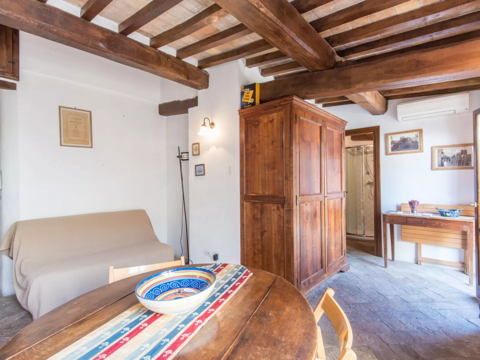 Charming Terrace-Inside