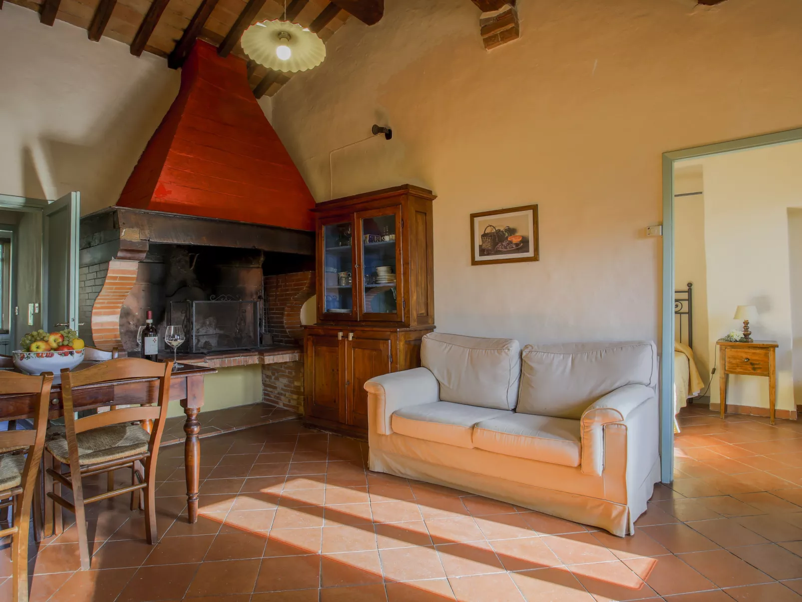 Campiglia-Inside