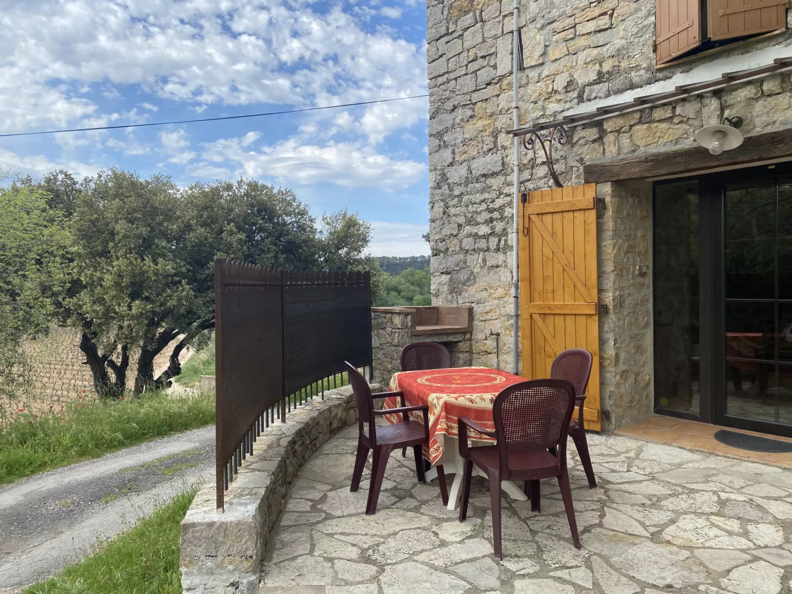 La Bergerie de Sainte Croix-Outside