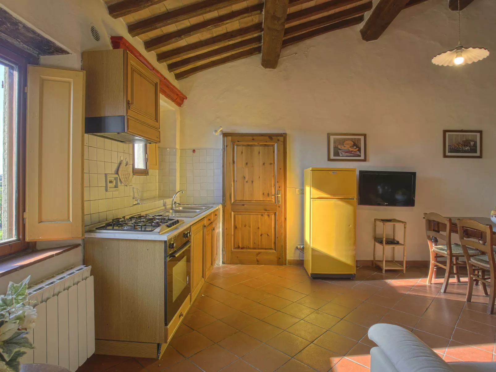 Campiglia-Inside