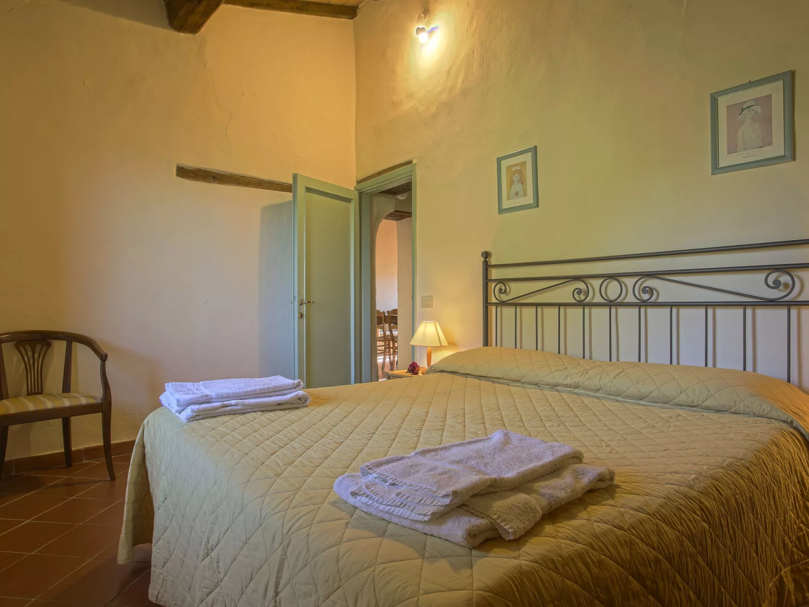 Campiglia-Inside
