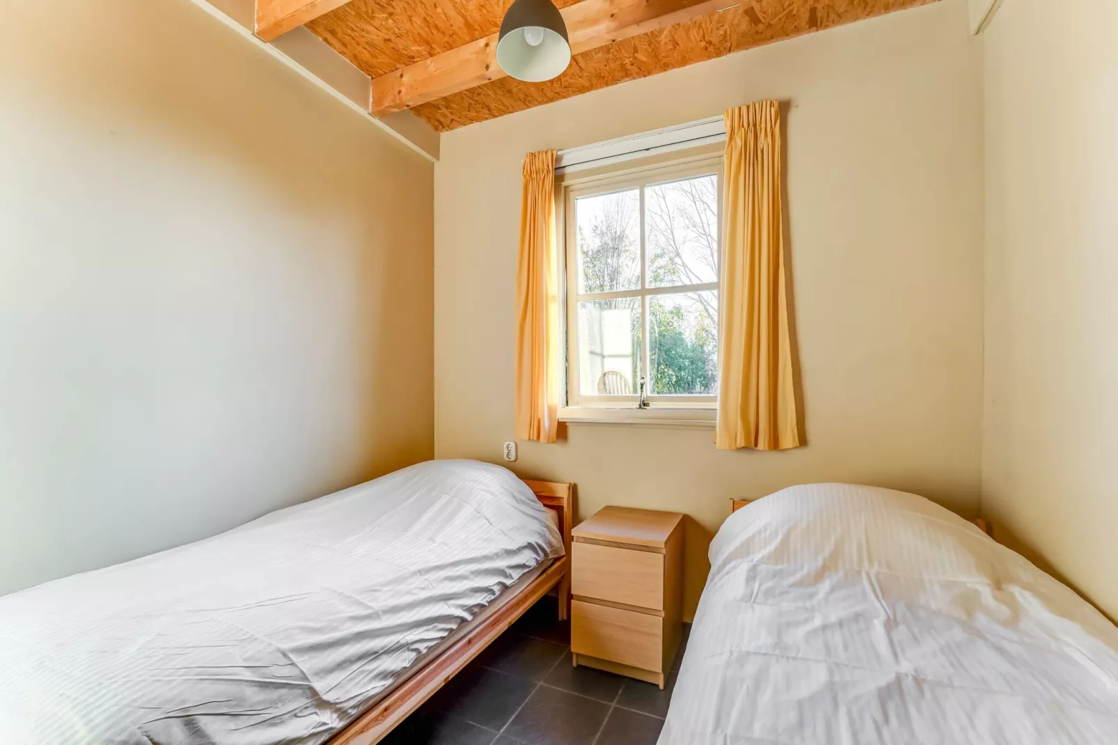 Vakantiehuisje 5 Aarde Groene Camping Lage Zwaluwe-Schlafzimmer