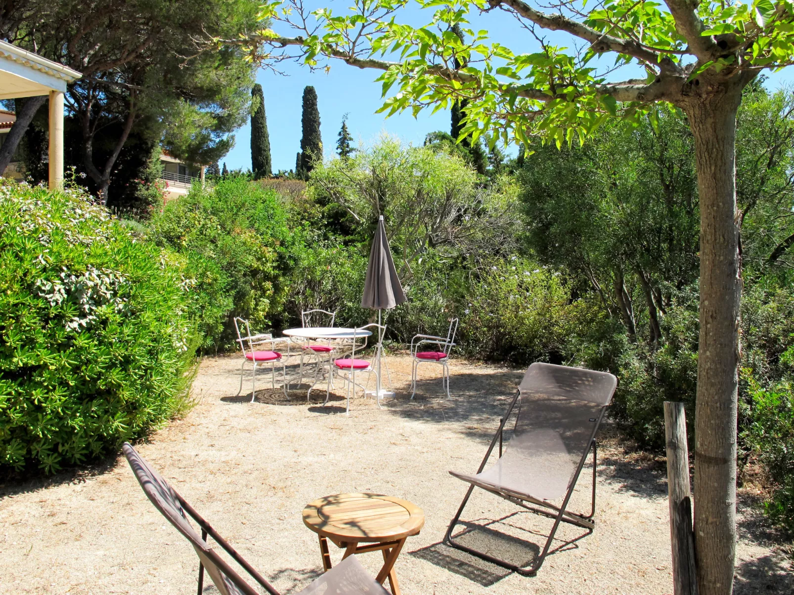 Le Farigoulo-Outside