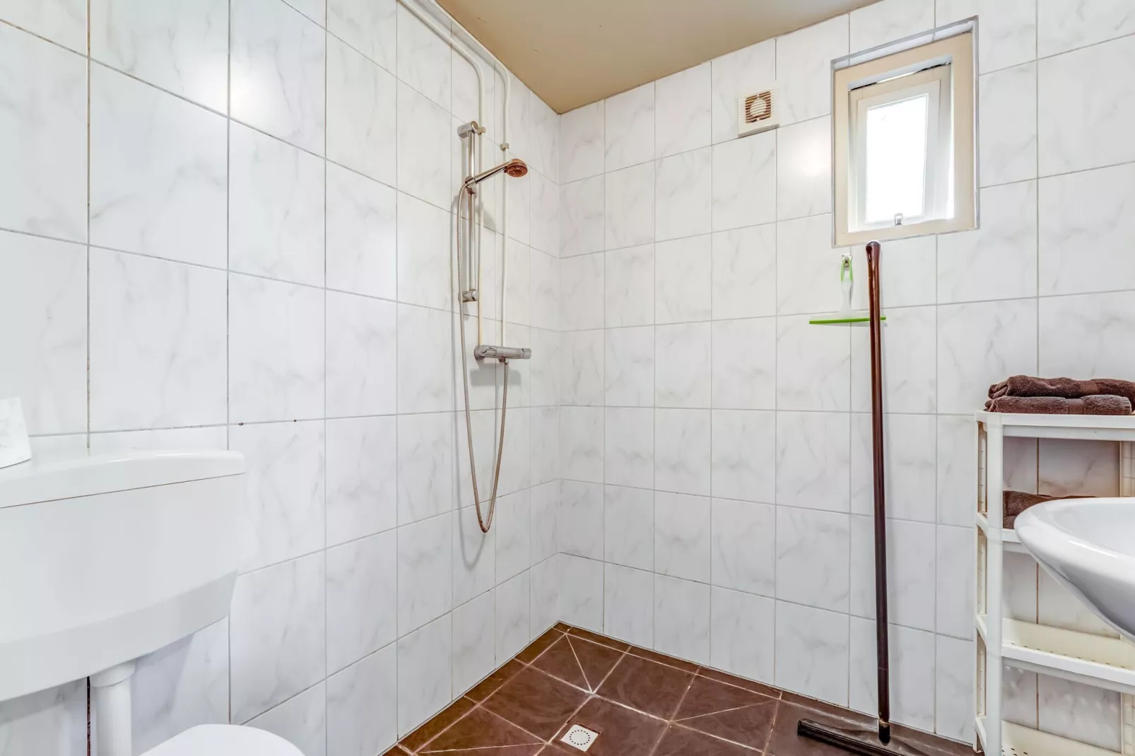 Vakantiehuisje 5 Aarde Groene Camping Lage Zwaluwe-Badezimmer
