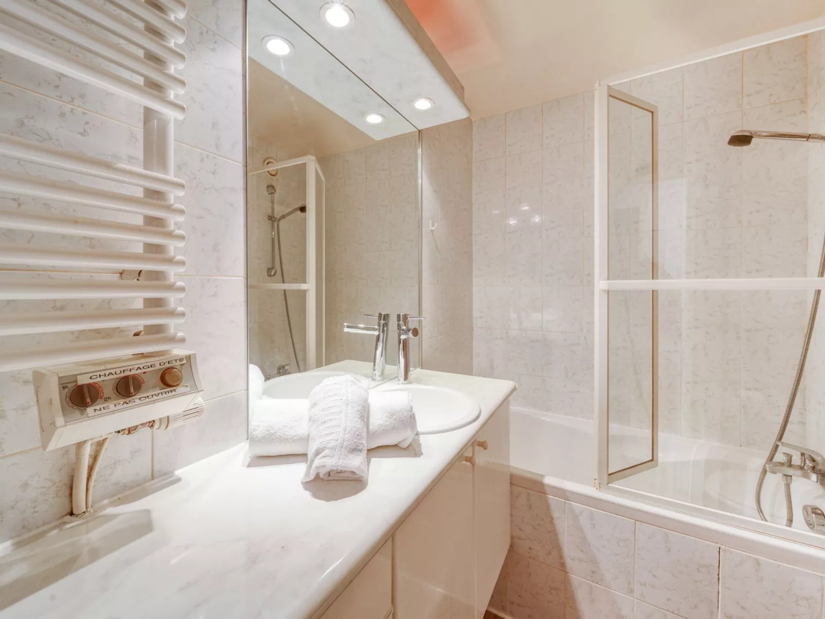 Les Genepis (Val Claret)-Dedans