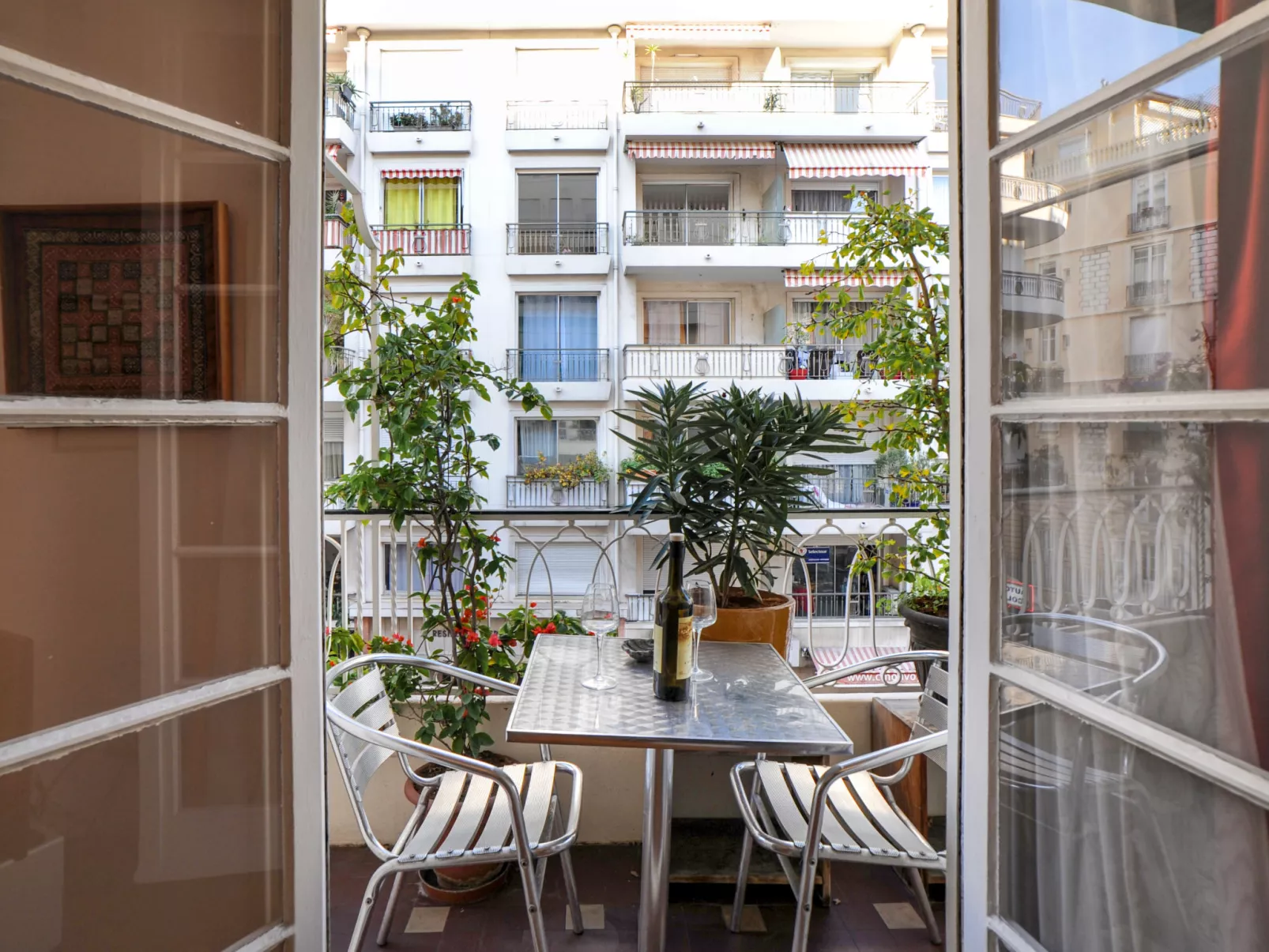 Le Suez-Outside