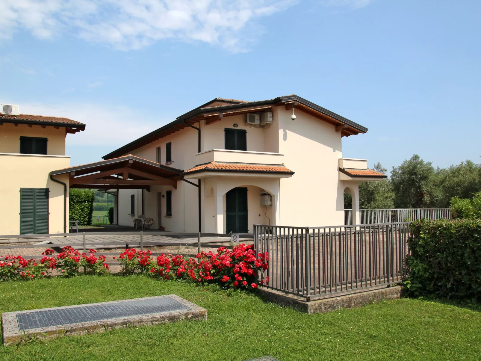 Colombaro Nuovo-Outside