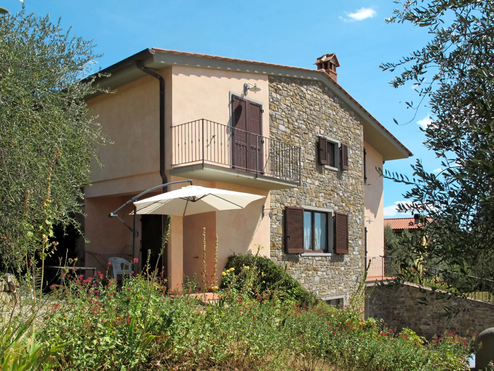 Montechioccioli-Outside