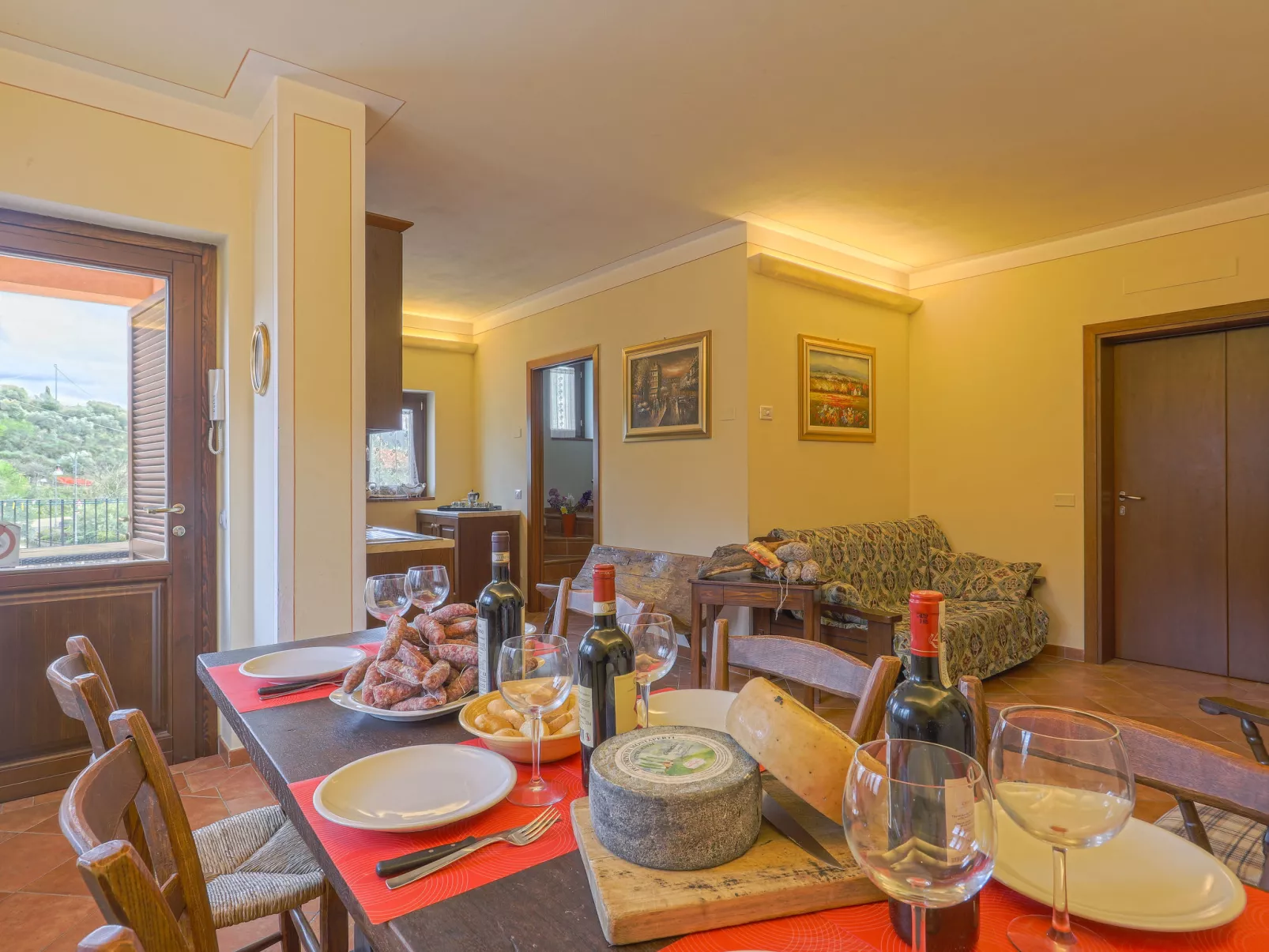 Montechioccioli-Inside