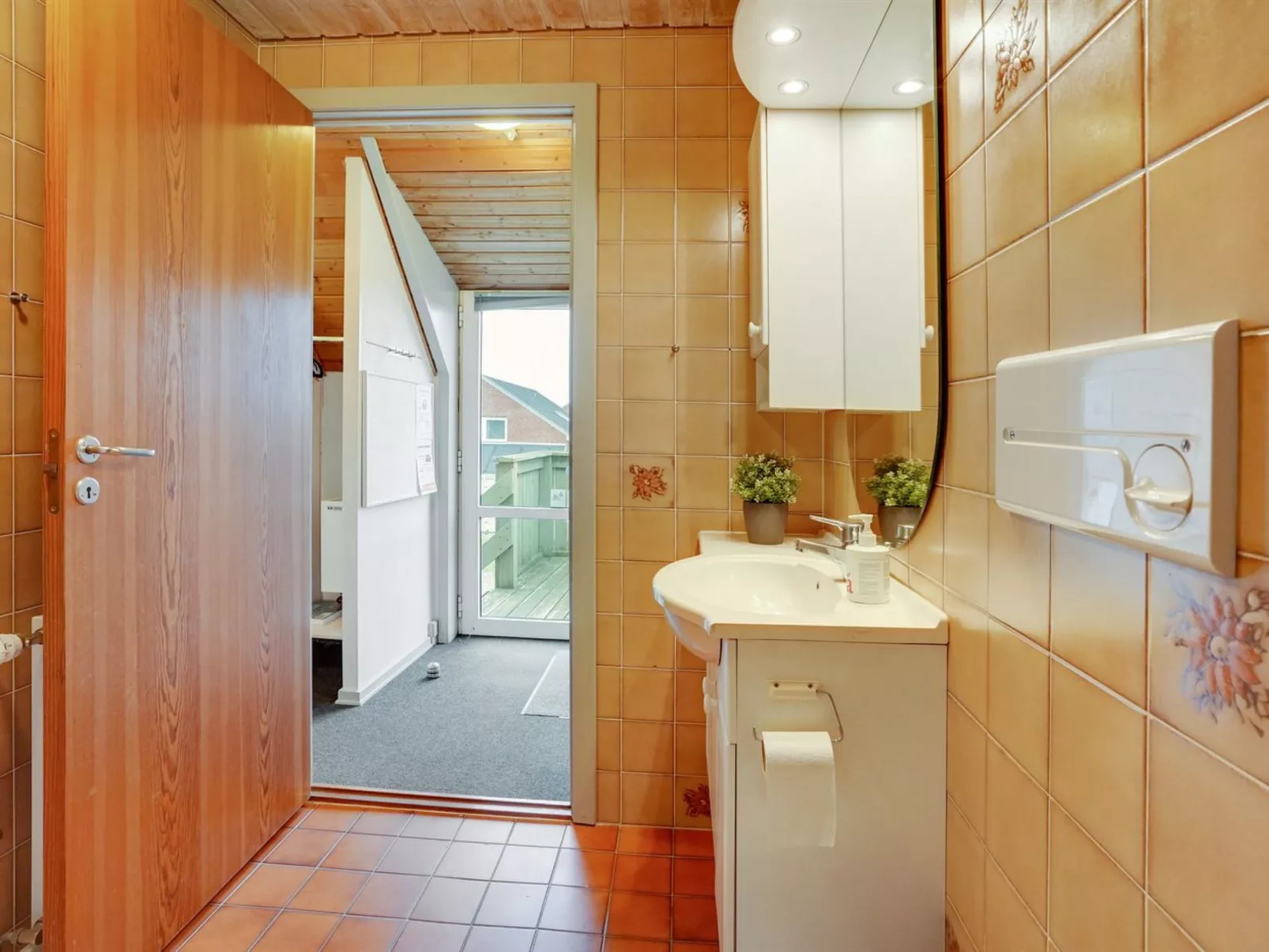 "Roya" - 1.9km from the sea-Inside