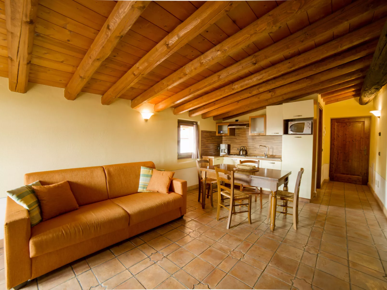 Borgo Alba Chiara-Drinnen