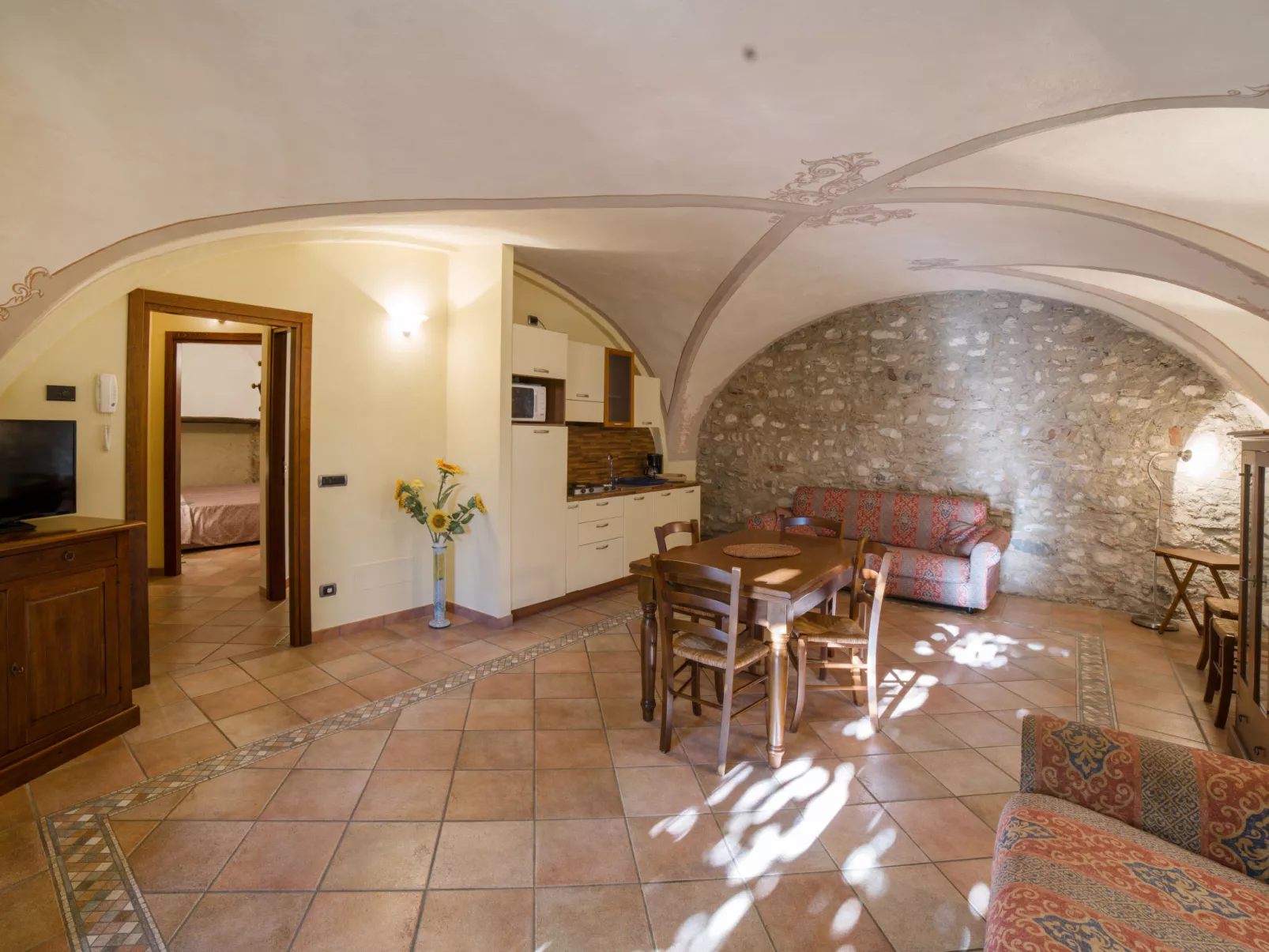 Borgo Alba Chiara-Drinnen