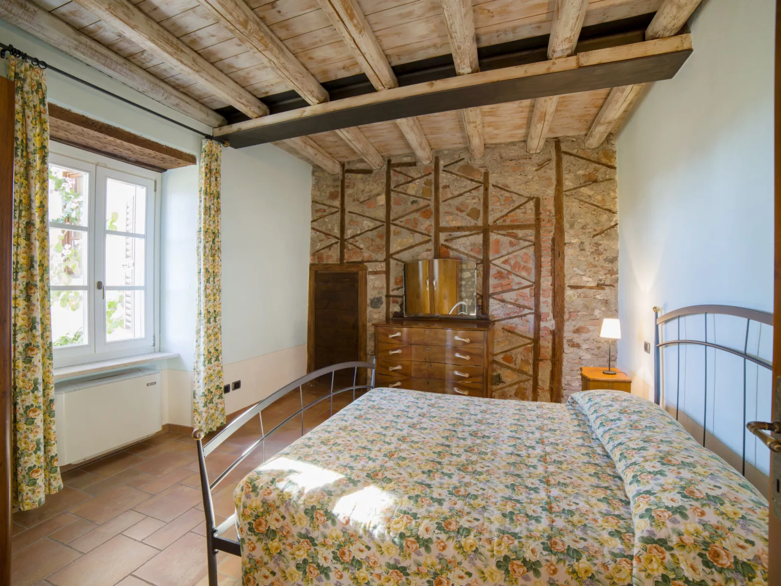 Borgo Alba Chiara-Drinnen