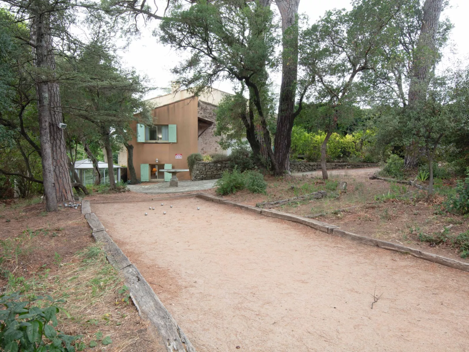 La Ferme-Outside